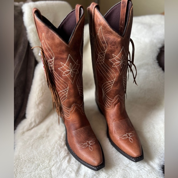 Laredo Shoes - NWT Laredo Blakely Fringe Snip Toe Cowboy boots size 8.5